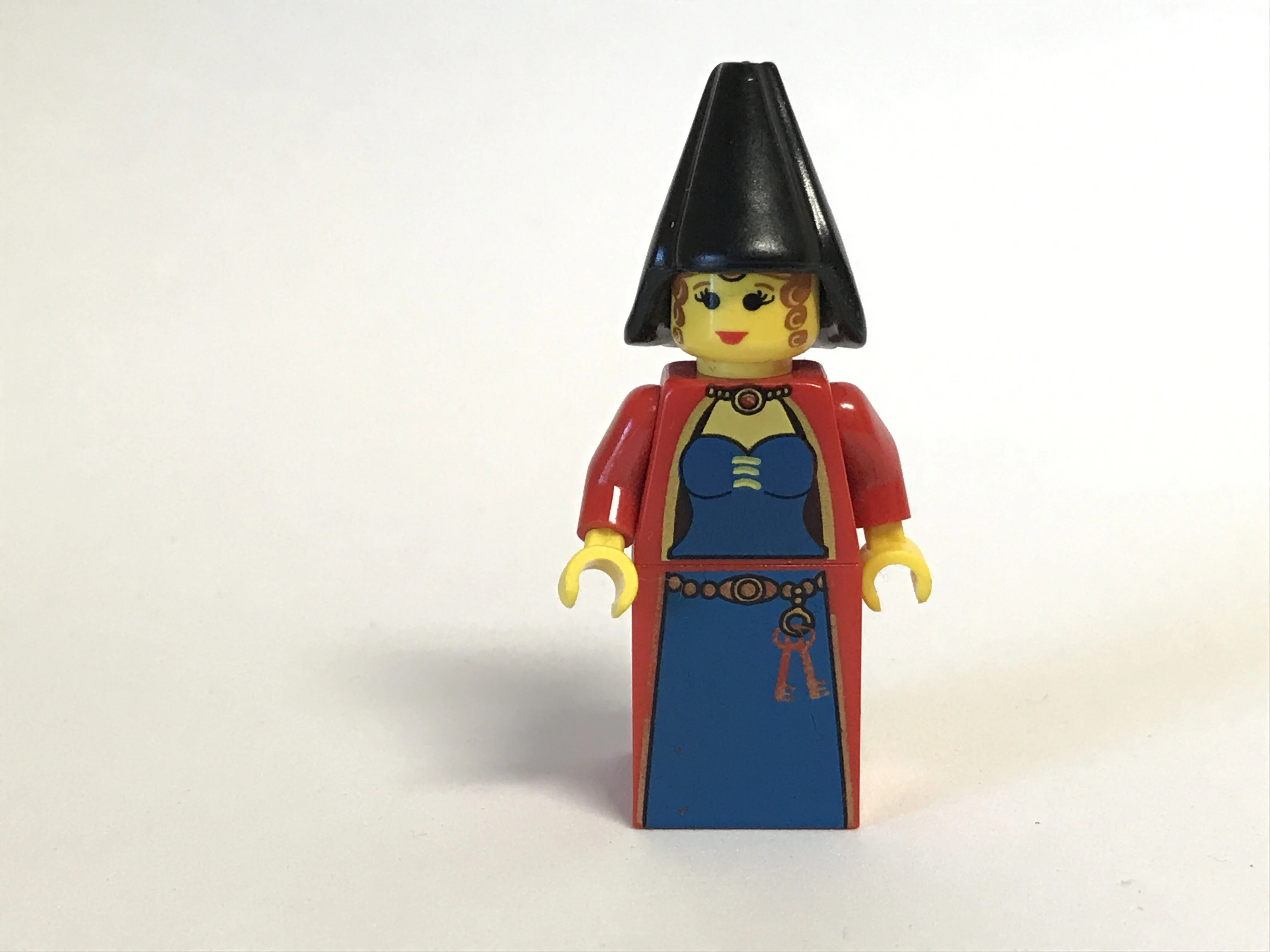 Knights' Kingdom I - Queen Leonora (Maiden with Black Cone Hat)