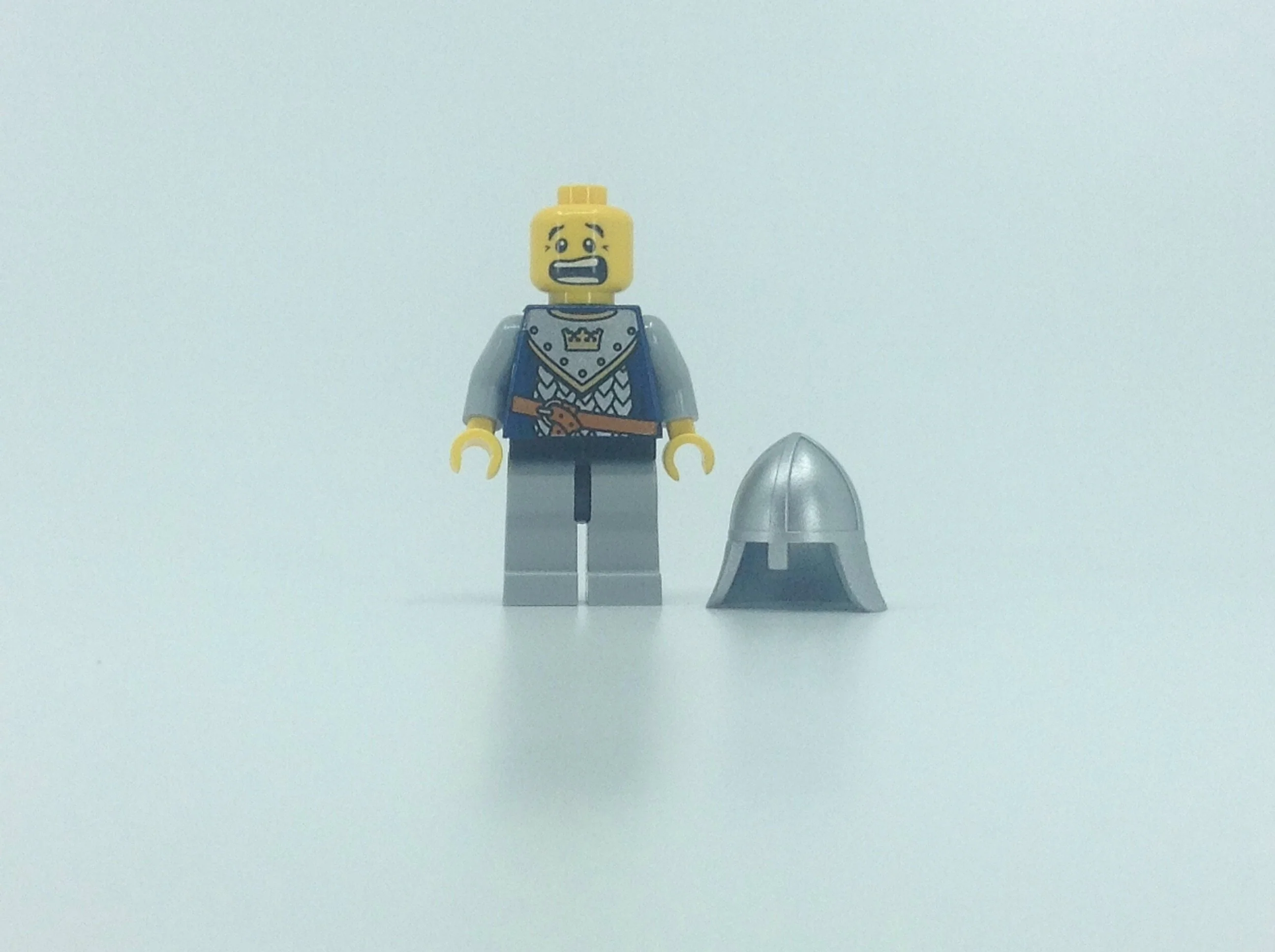 Fantasy Era - Crown Knight Scale Mail with Crown, Helmet with Neck Protector, Dual Sided Head - Image 2