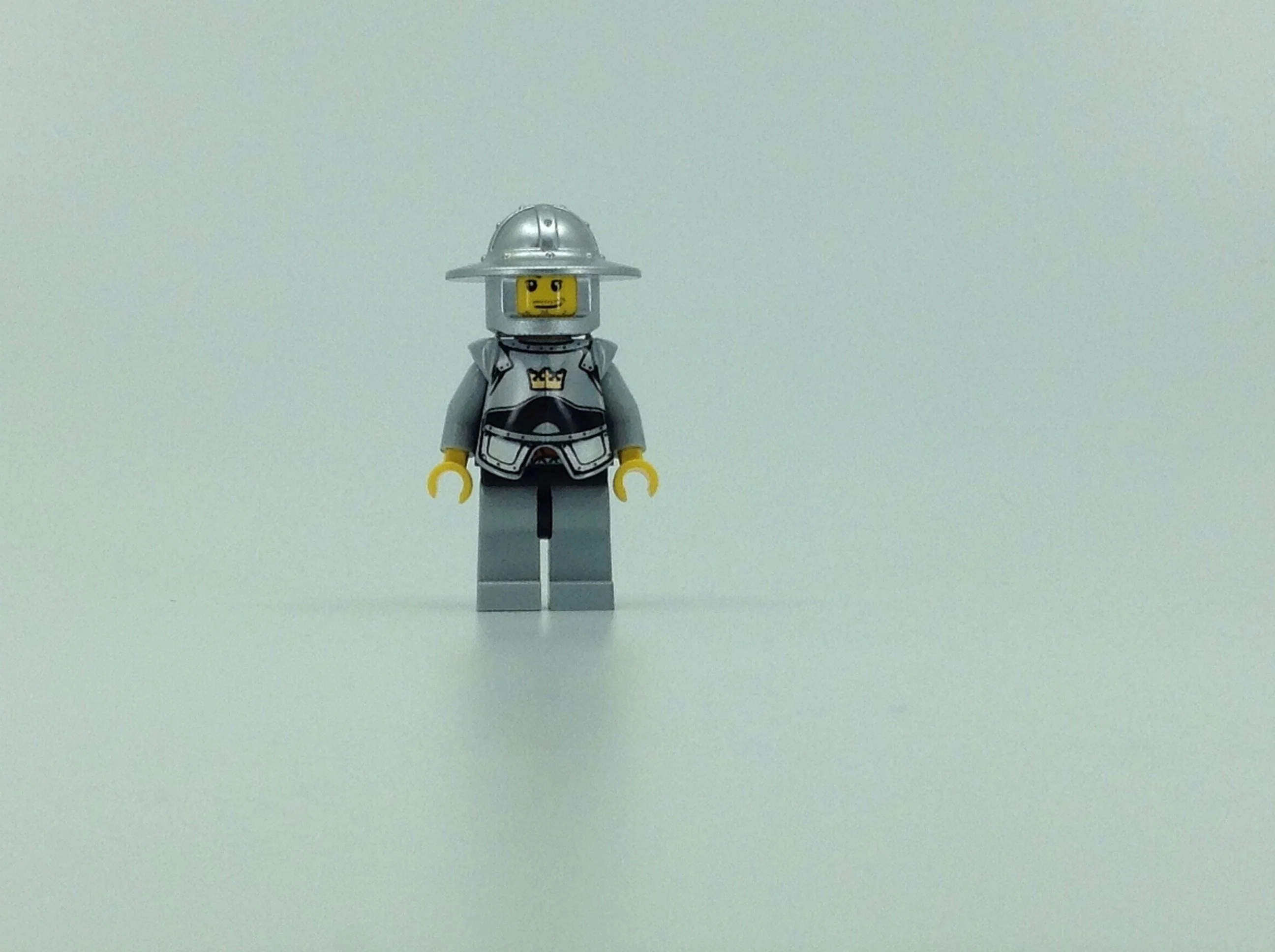 Fantasy Era - Crown Knight Scale Mail with Crown, Breastplate, Helmet with Broad Brim, Smirk and Stubble Beard