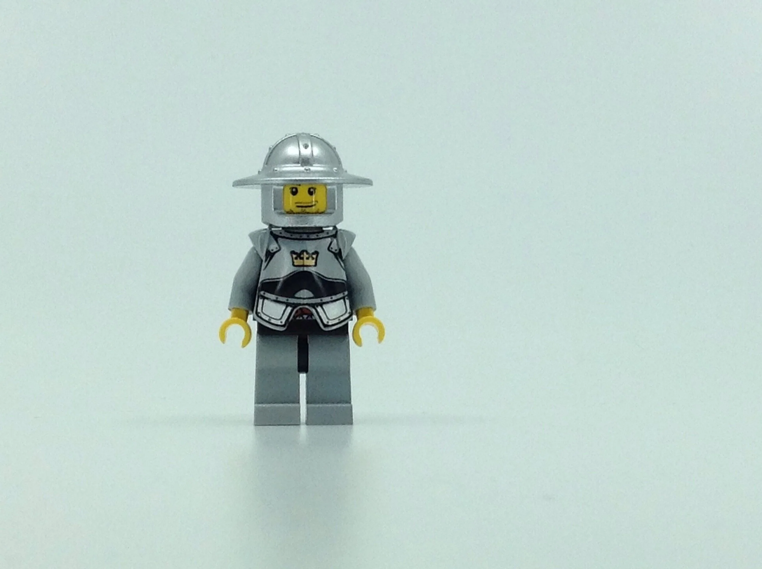 Fantasy Era - Crown Knight Scale Mail with Crown, Breastplate, Helmet with Broad Brim, Smirk and Stubble Beard - Image 2