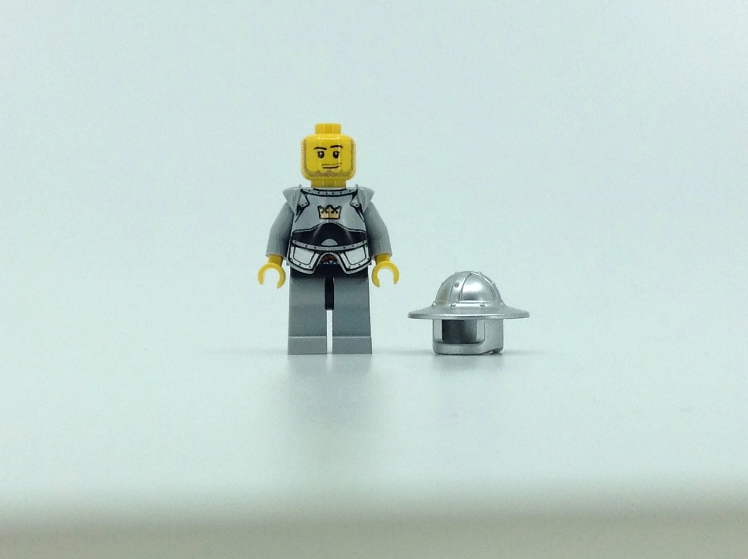 Fantasy Era - Crown Knight Scale Mail with Crown, Breastplate, Helmet with Broad Brim, Smirk and Stubble Beard - Image 4