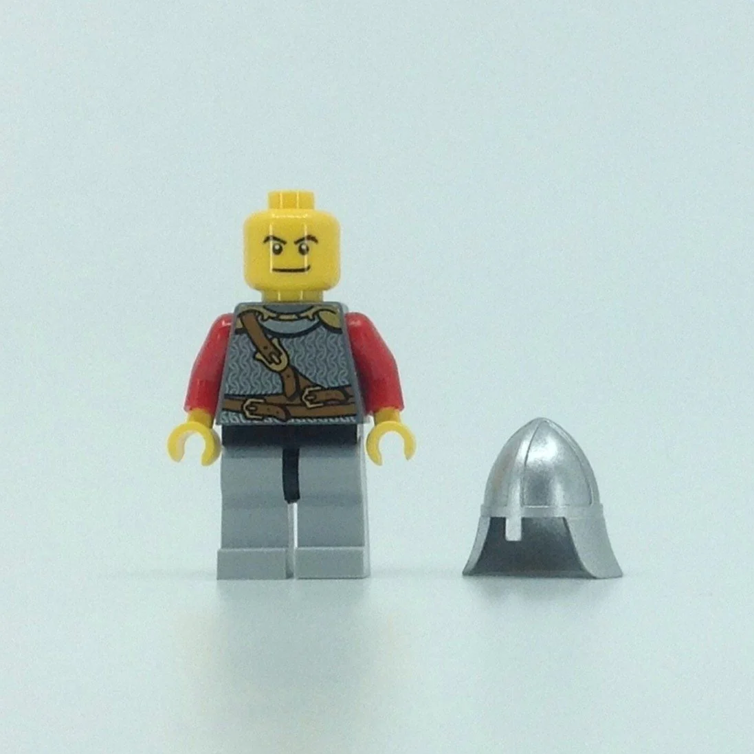 Kingdoms - Lion Knight Scale Mail with Chest Strap and Belt, Helmet with Neck Protector, Open Mouth (Dual Sided Head) - Image 3