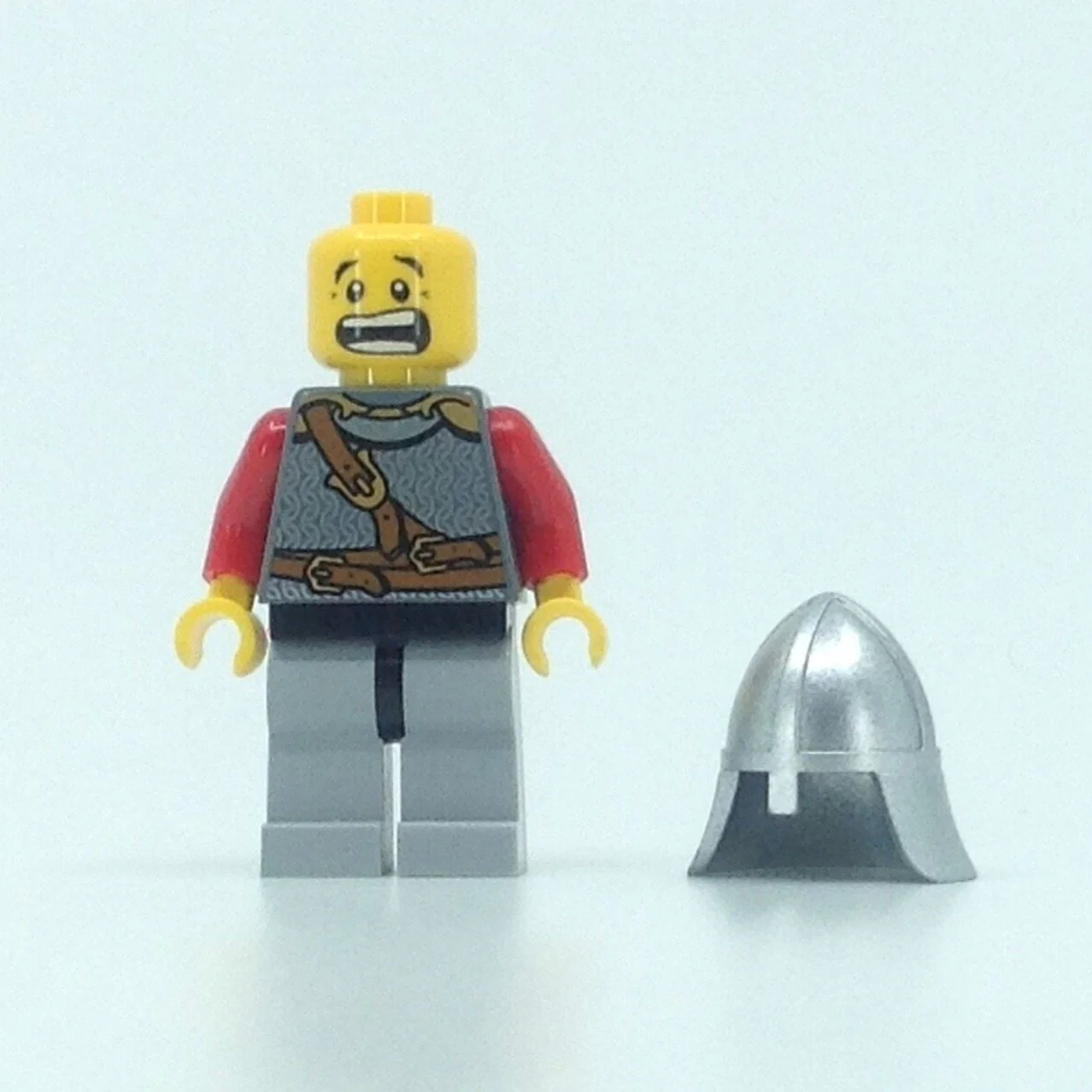 Kingdoms - Lion Knight Scale Mail with Chest Strap and Belt, Helmet with Neck Protector, Open Mouth (Dual Sided Head) - Image 4
