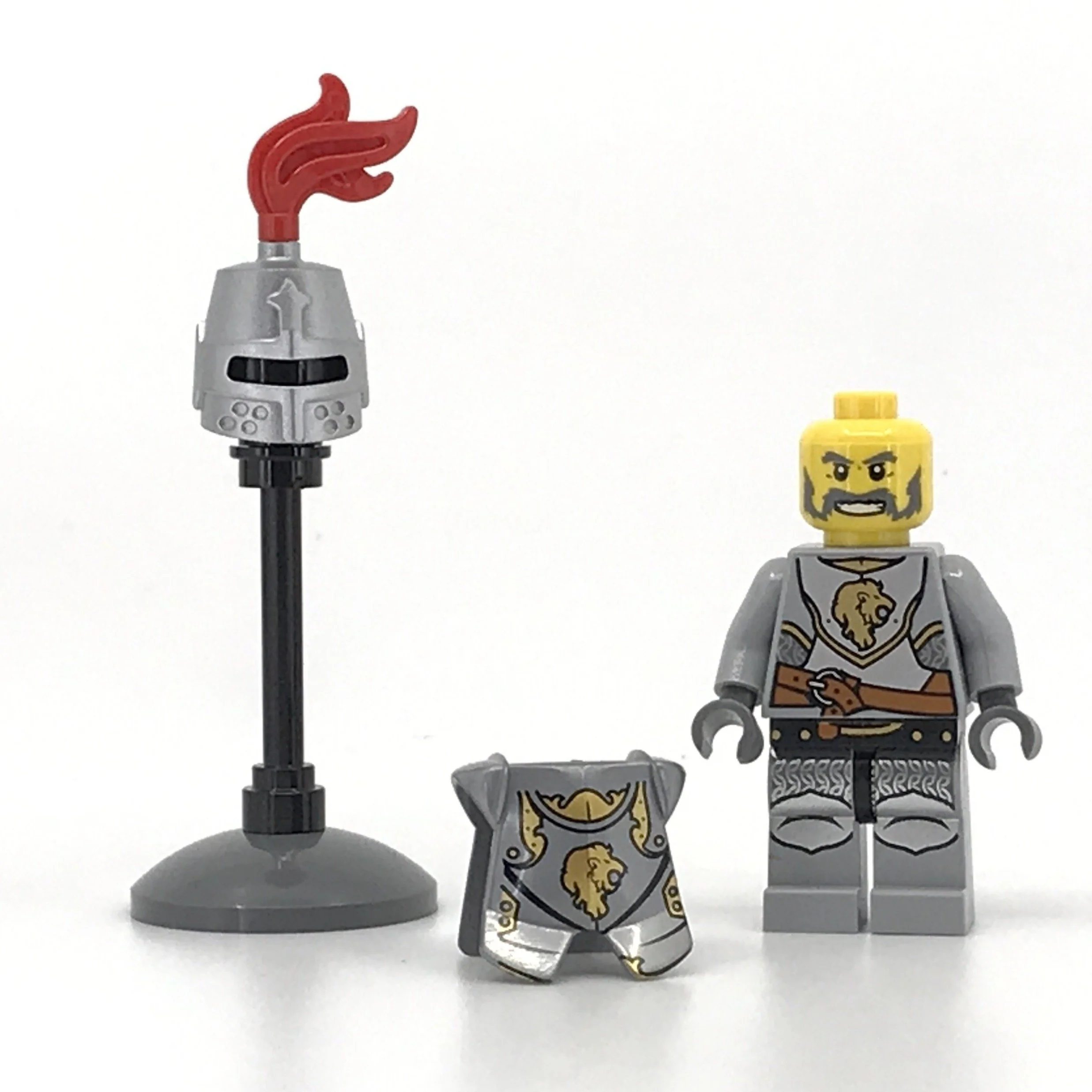 Kingdoms - Lion Knight Armor with Lion Head and Belt, Helmet Closed, Gray Beard - Image 3