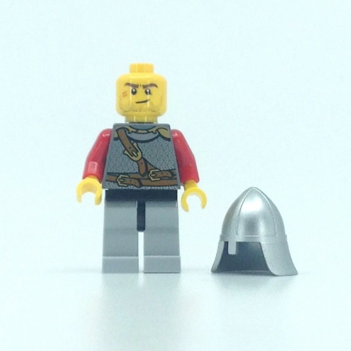 Kingdoms - Lion Knight Quarters, Helmet with Neck Protector, Crooked Smile and Scar - Image 3
