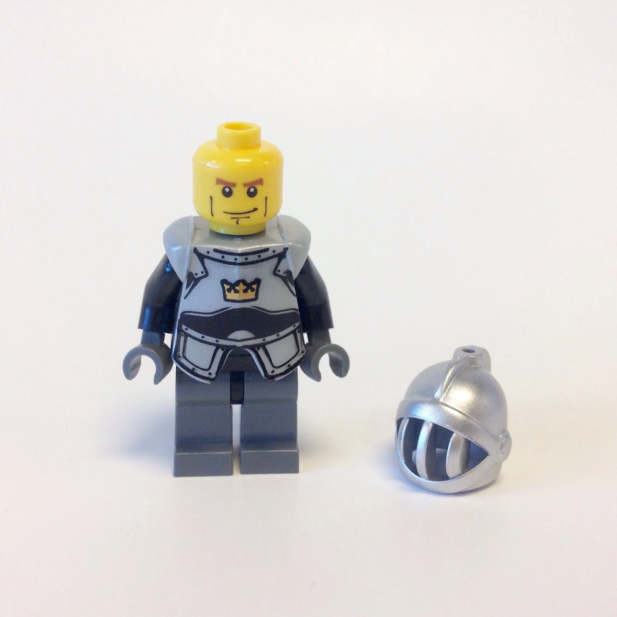 Fantasy Era - Crown Knight Plain with Breastplate, Grille Helmet, Vertical Cheek Lines - Image 3