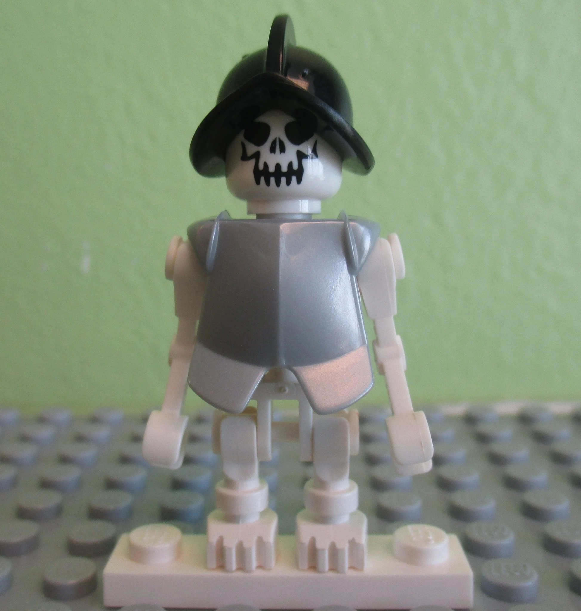 Skeleton, Fantasy Era Torso with Evil Skull, Black Conquistador Helmet, Pearl Light Gray Armor