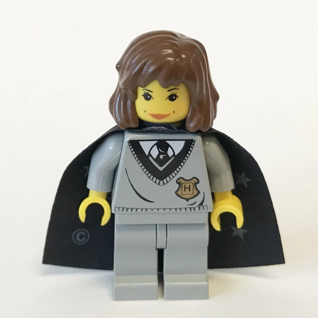 Hermione, Hogwarts Torso, Light Gray Legs, Black Cape with Stars - Image 3