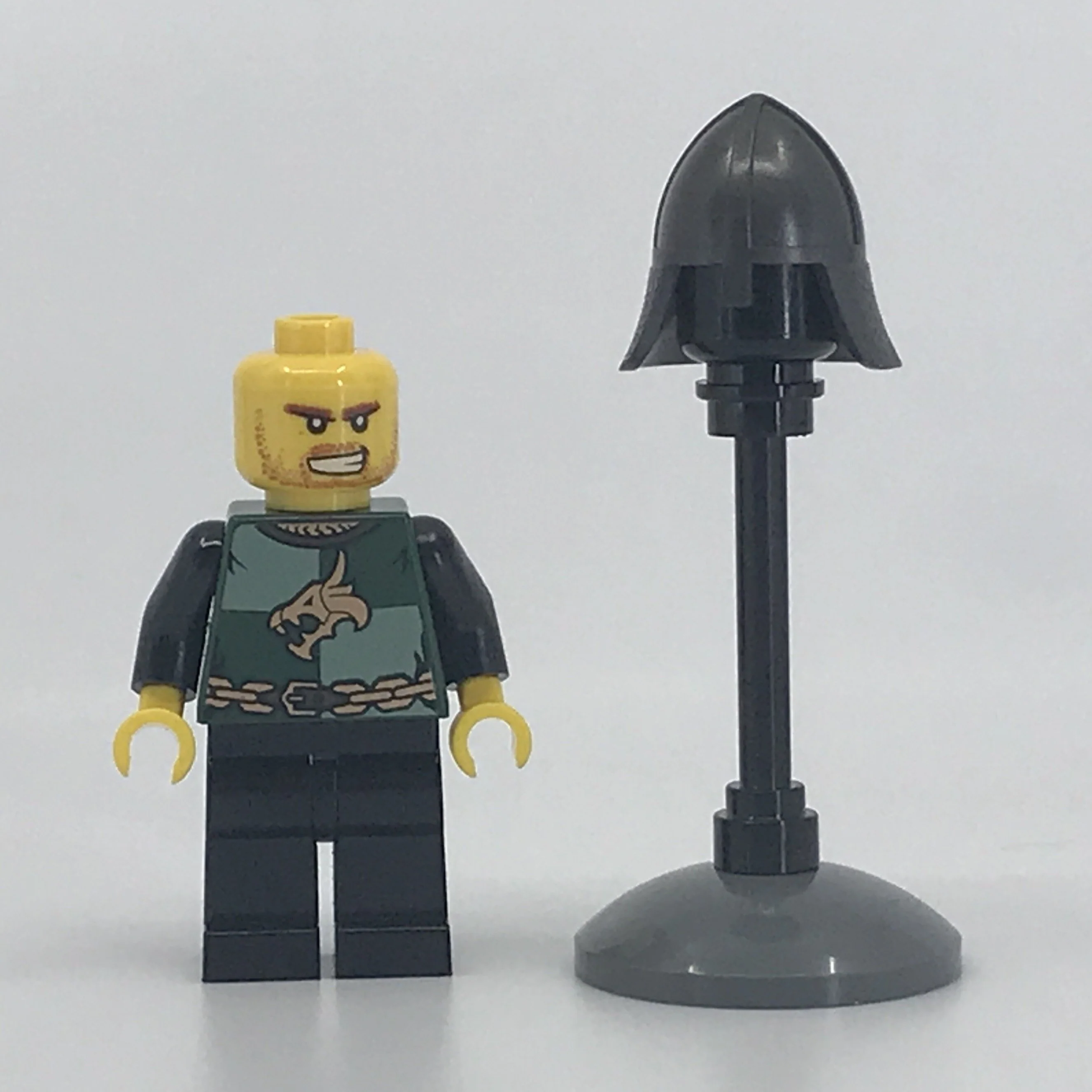 Kingdoms - Dragon Knight Quarters, Helmet with Neck Protector, Bared Teeth - Image 3