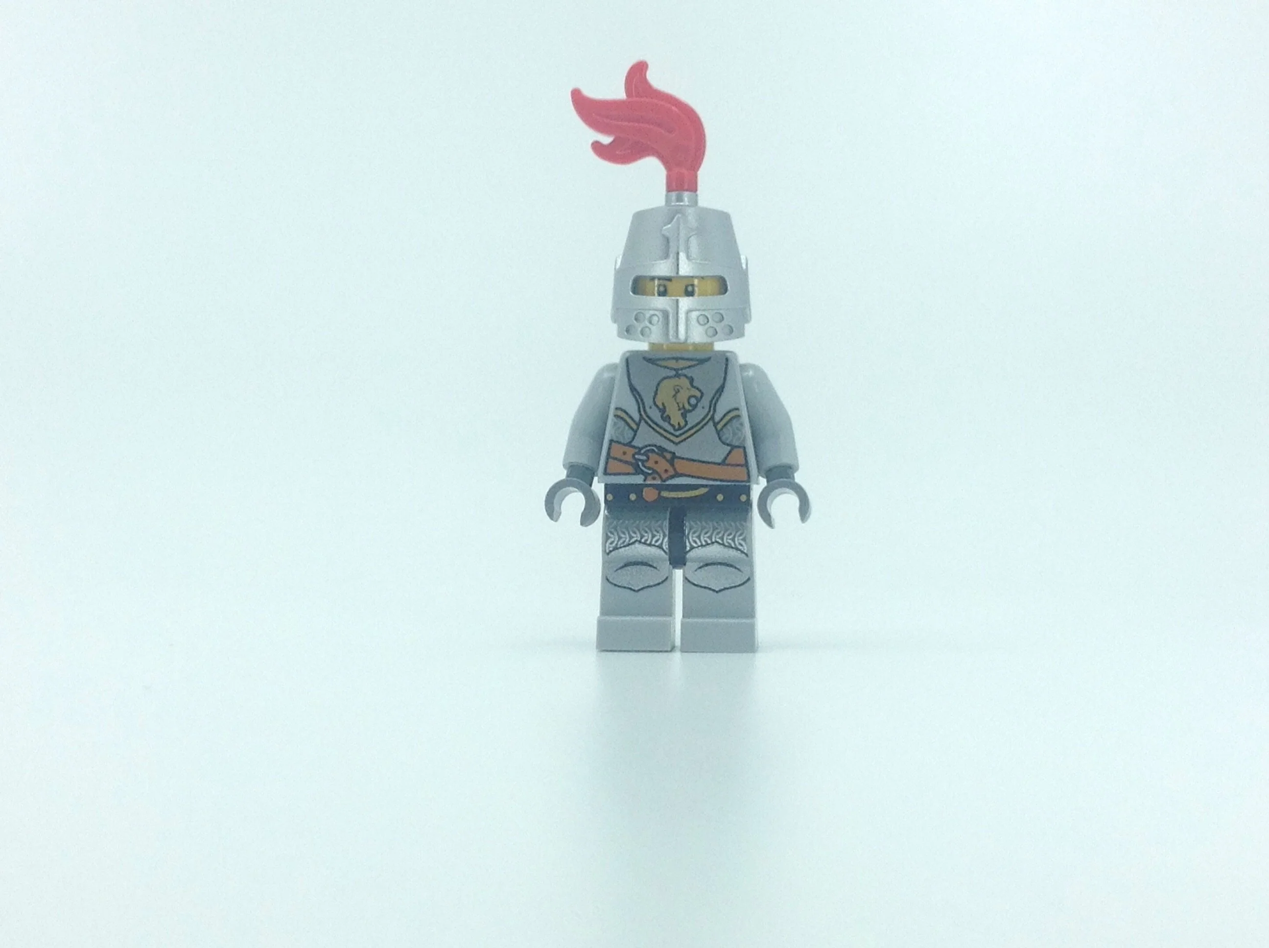 Kingdoms - Lion Knight Breastplate with Lion Head and Belt, Helmet Closed, Smirk and Stubble Beard - Image 2