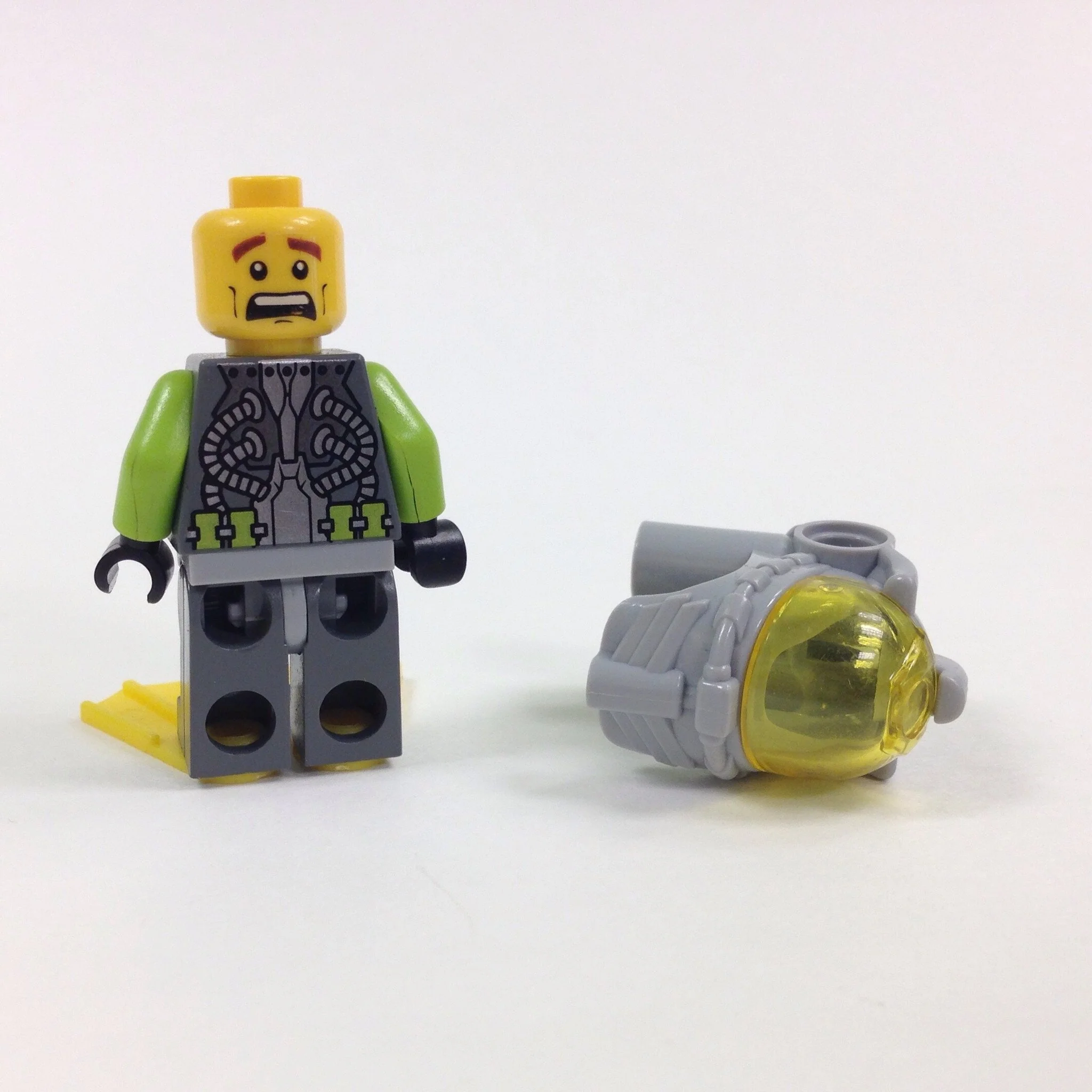 Atlantis Diver 1 - Axel - With Yellow Flippers and Trans-Yellow Visor - Image 3