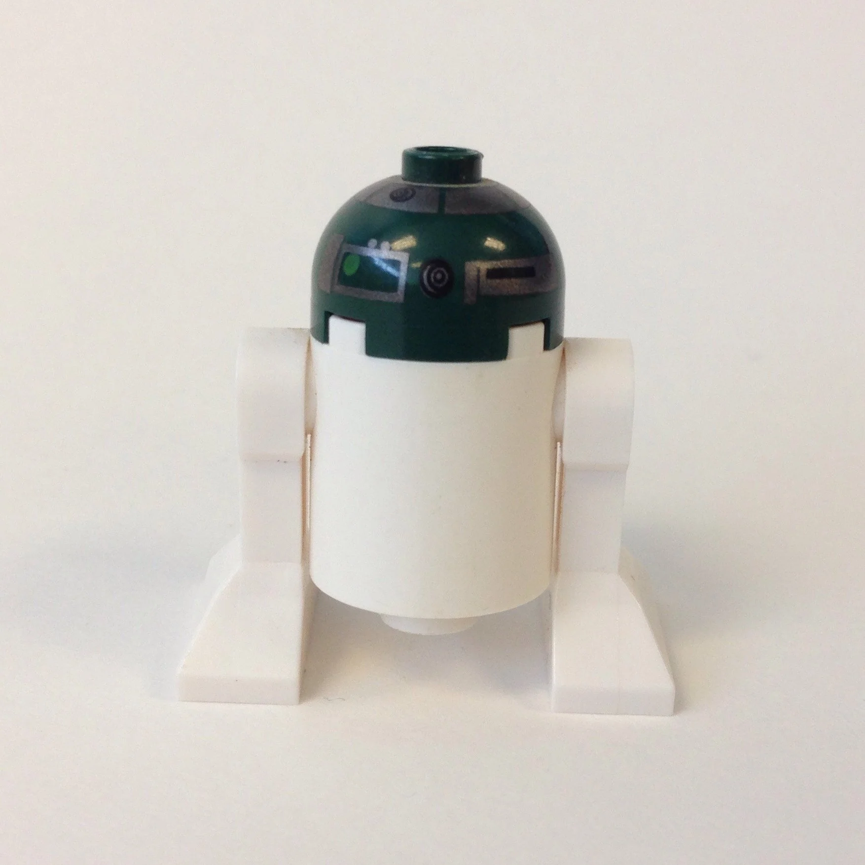 R4-P44 Astromech Droid - Image 2