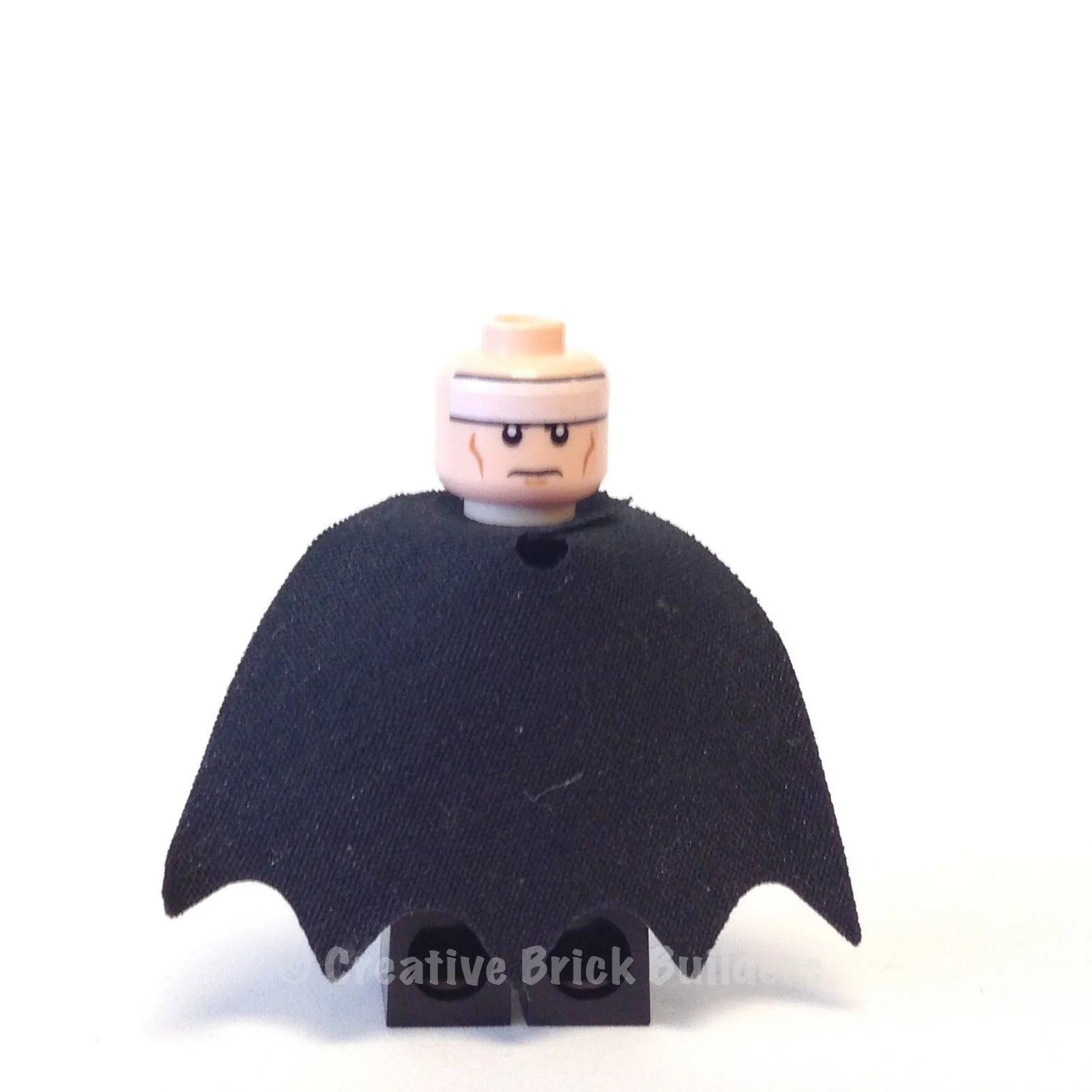 Batman - Black Suit with Yellow Belt and Crest (Type 2 Cowl) - Image 4
