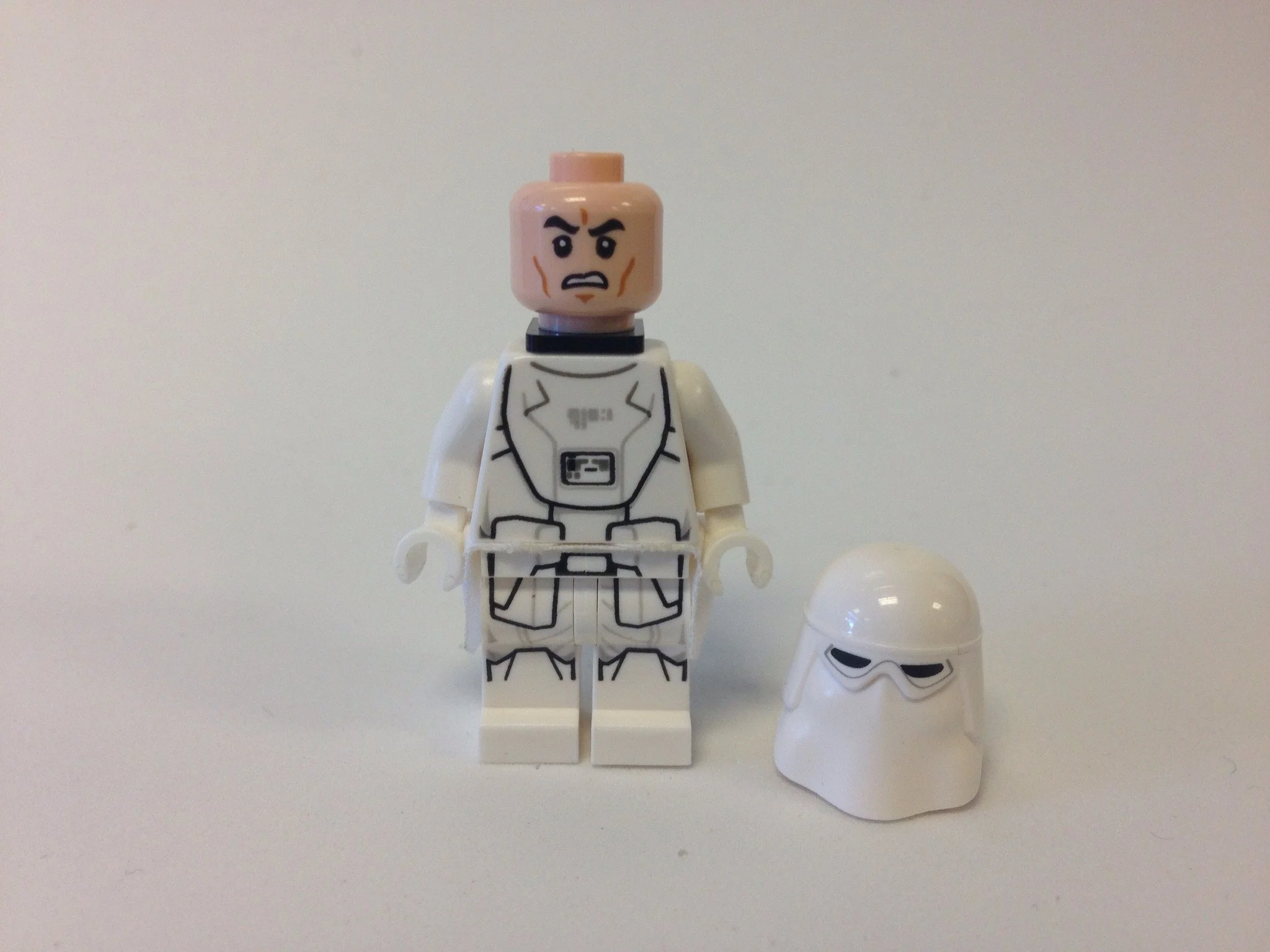Snowtrooper Commander - Image 3