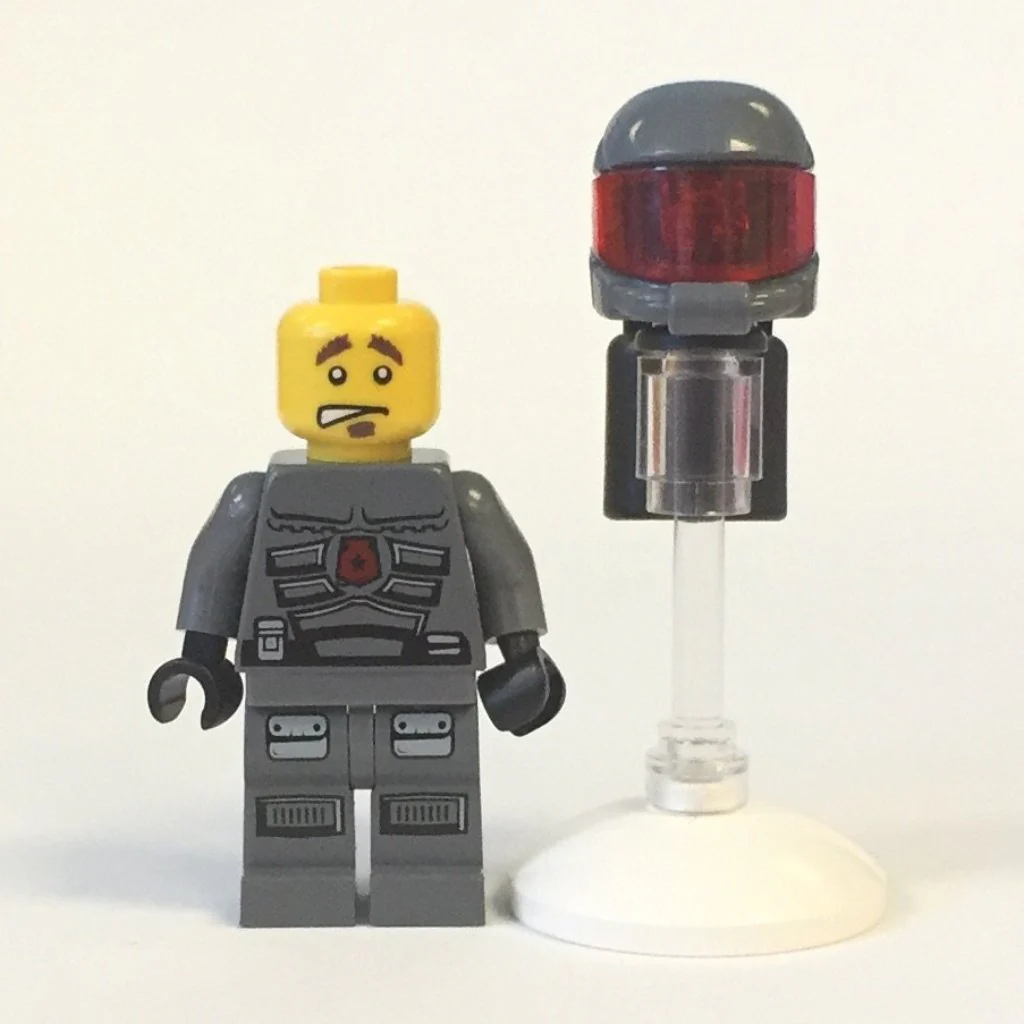 Space Police 3 Officer 13 - Airtanks (5985) - Image 4
