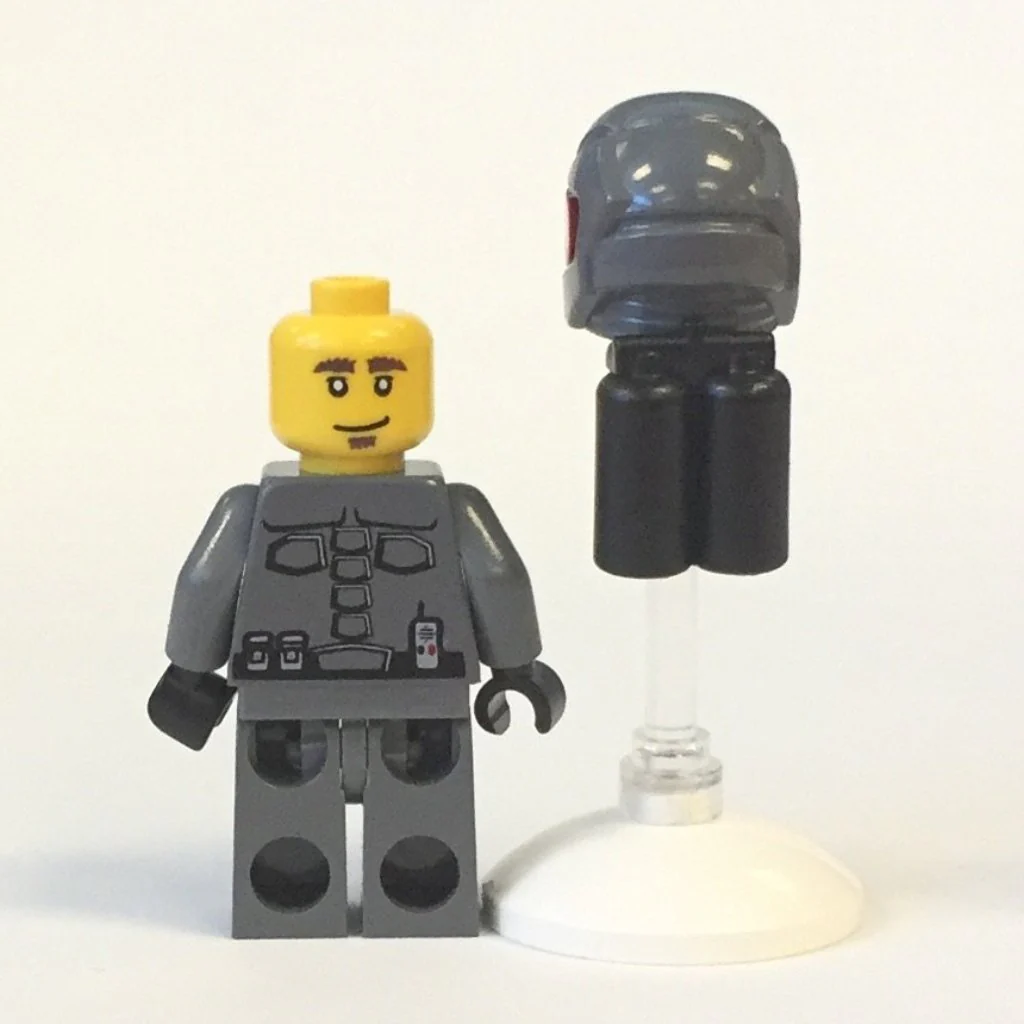 Space Police 3 Officer 13 - Airtanks (5985) - Image 5