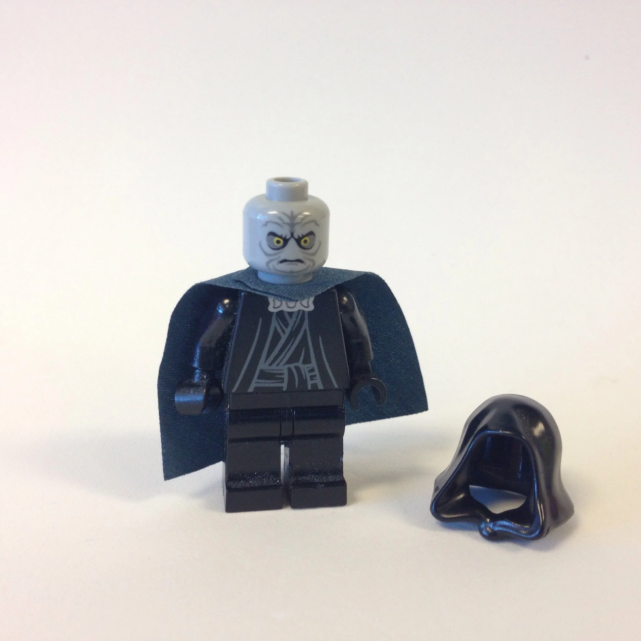 Emperor Palpatine - Light Bluish Gray Head, Black Hands - Image 3