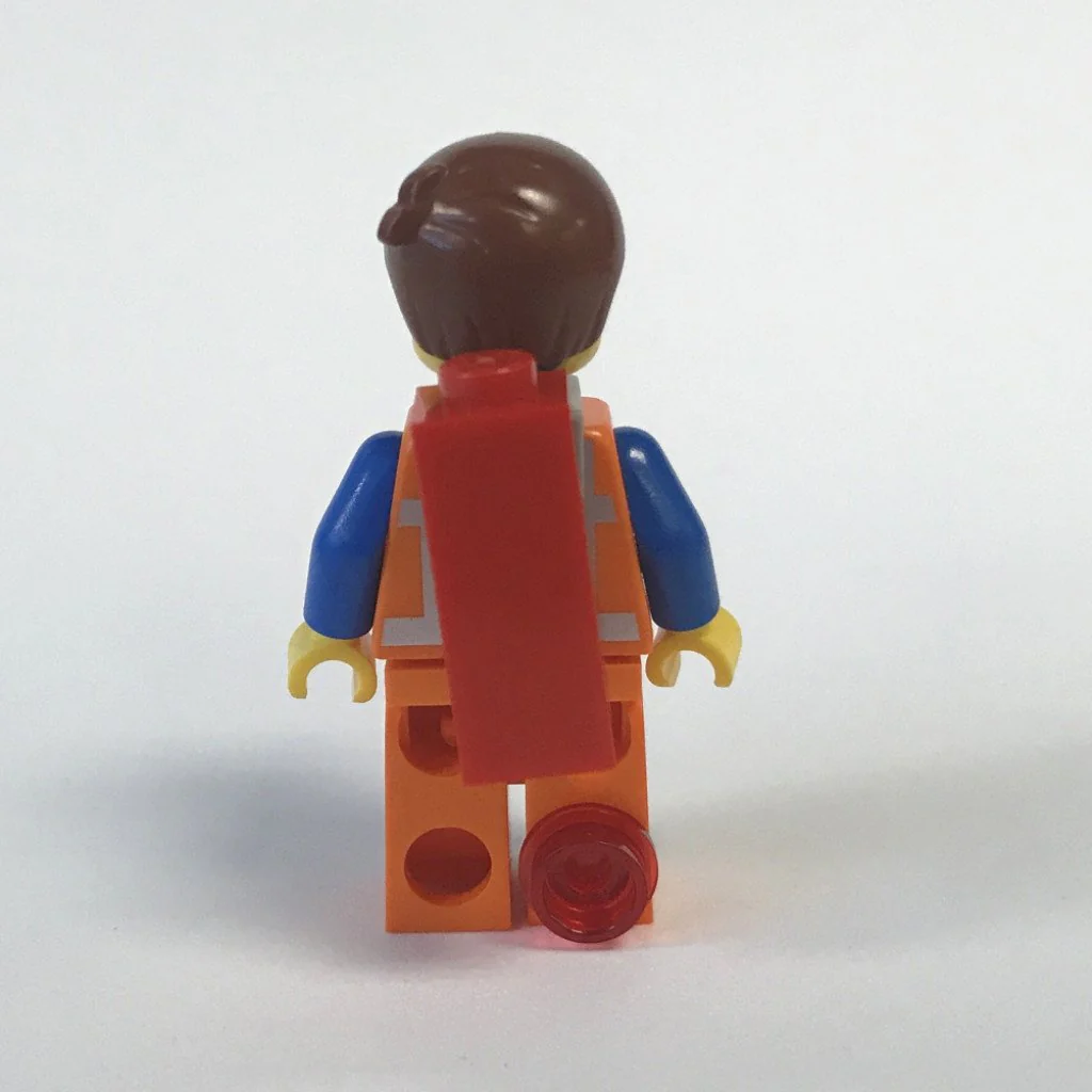 Emmet - Lopsided Closed Mouth Smile, with Piece of Resistance and Plate on Leg