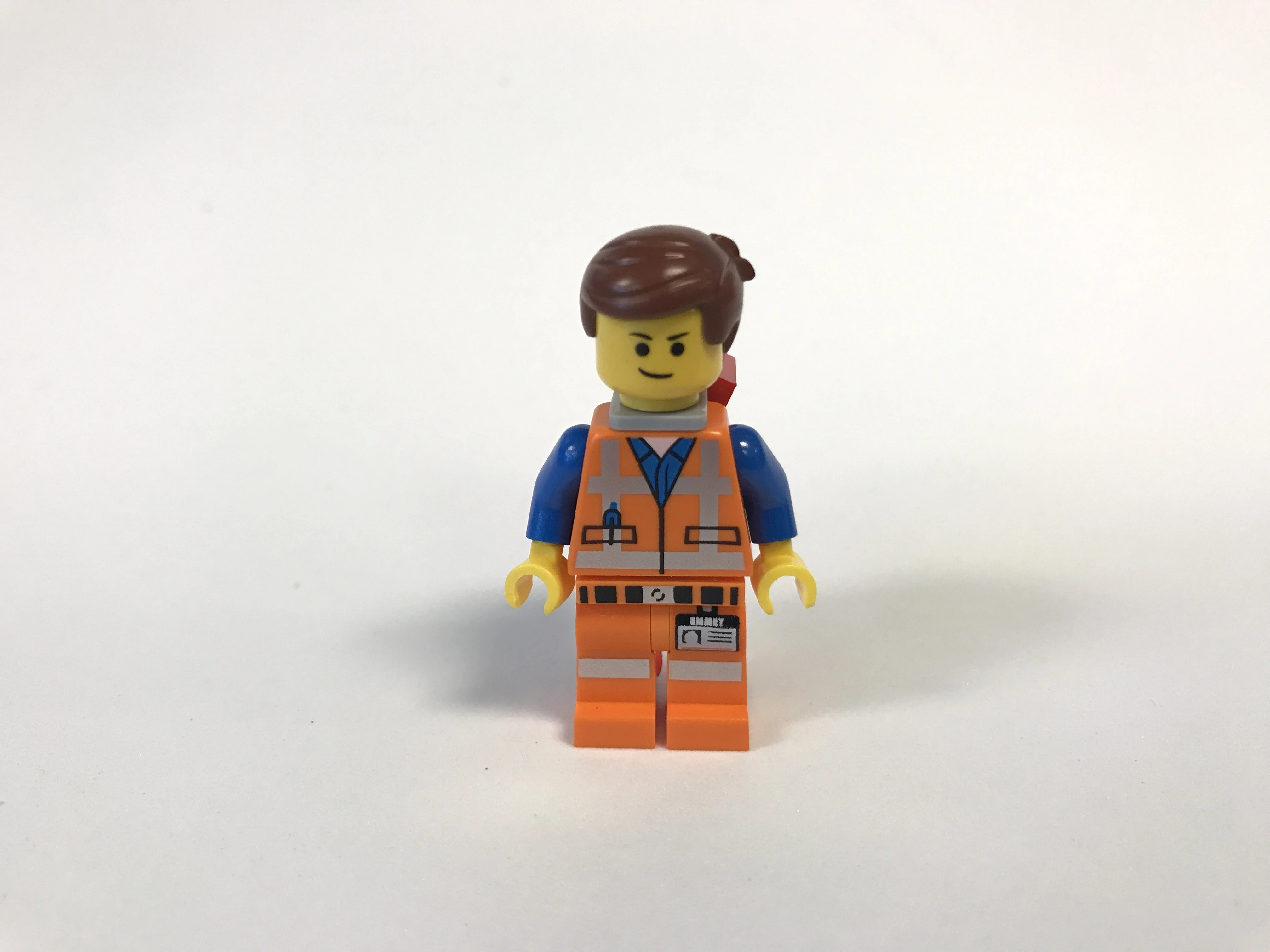 Emmet - Lopsided Closed Mouth Smile, with Piece of Resistance and Plate on Leg - Image 4