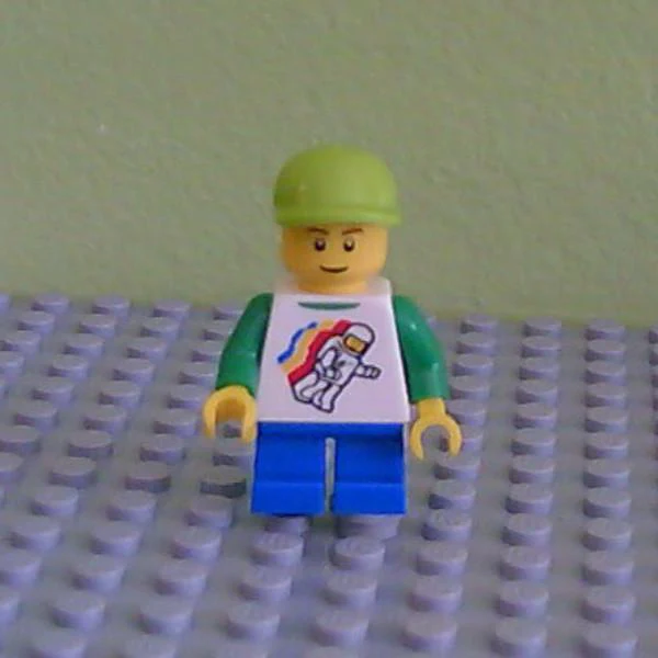Classic Space Minifig Floating Pattern, Blue Short Legs, Lime Short Bill Cap
